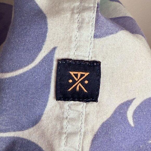 Roark Short Sleeve Button Up Shirt In Abstract Leaf Print, M - Picture 7 of 8